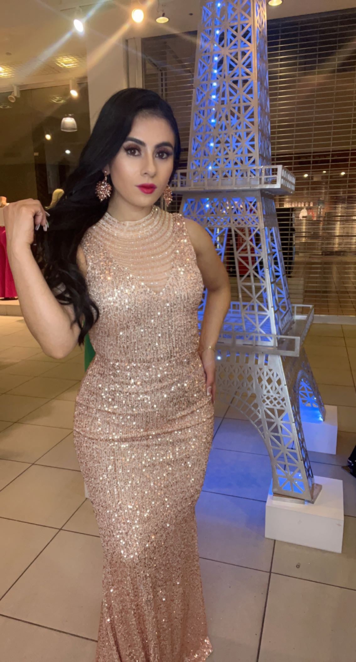 Vestido con Cuello Alto