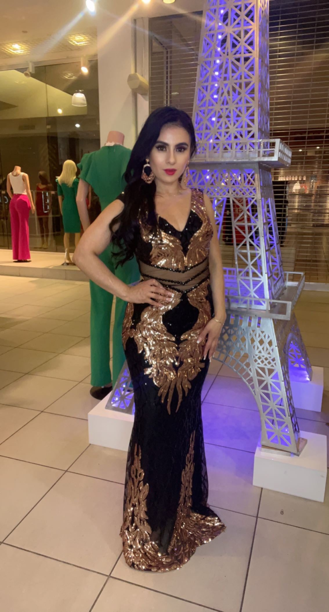 Vestido con Lentejuelas y Cintura Trasparente