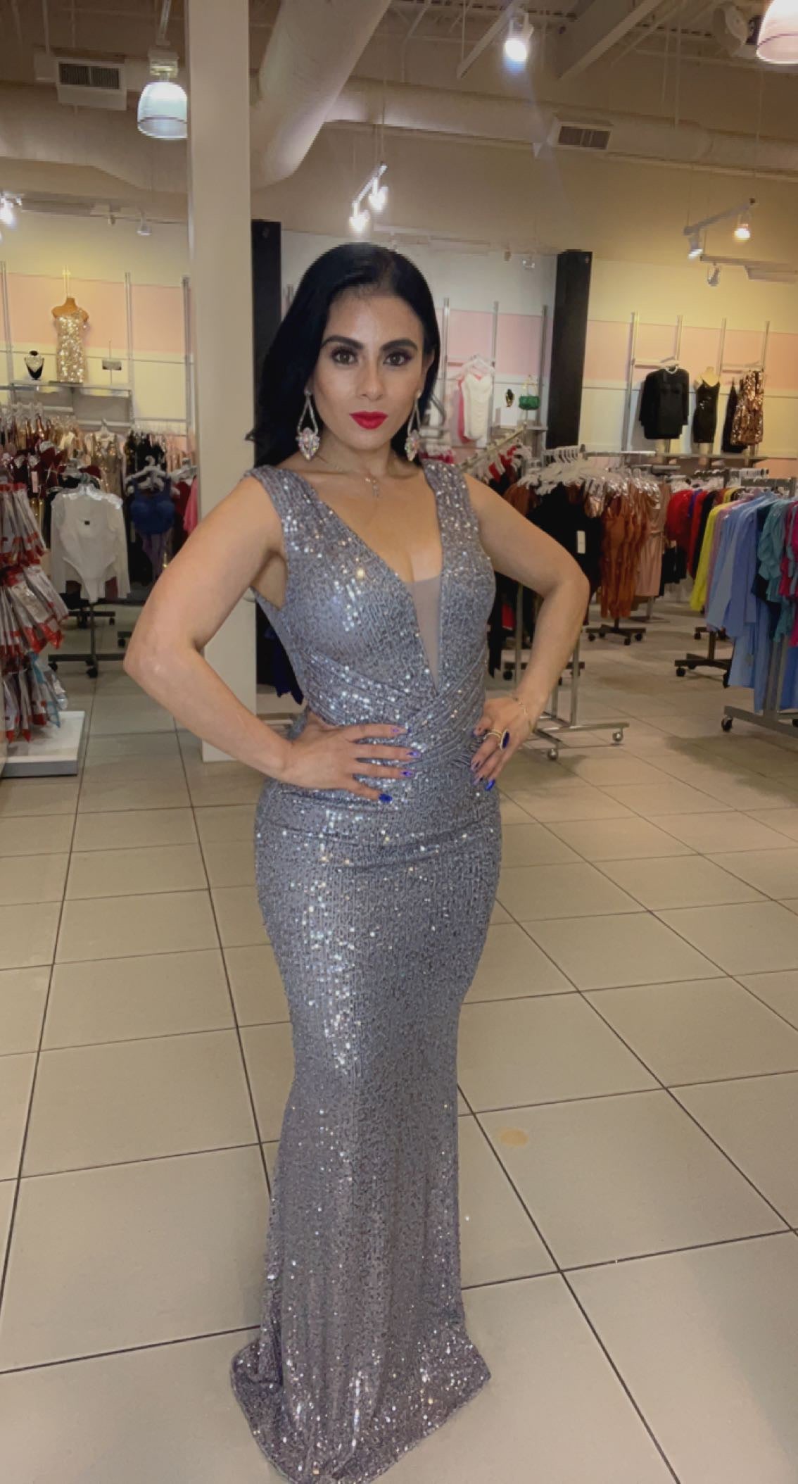 Vestido Gris Escorted Hasta Bajo