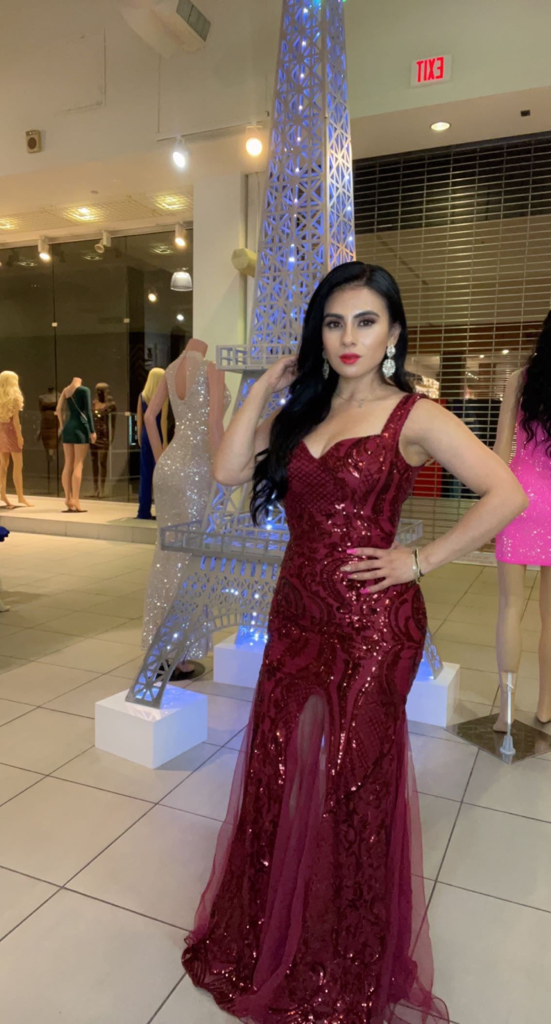 Vestido con Velo en la Parte de Abajo
