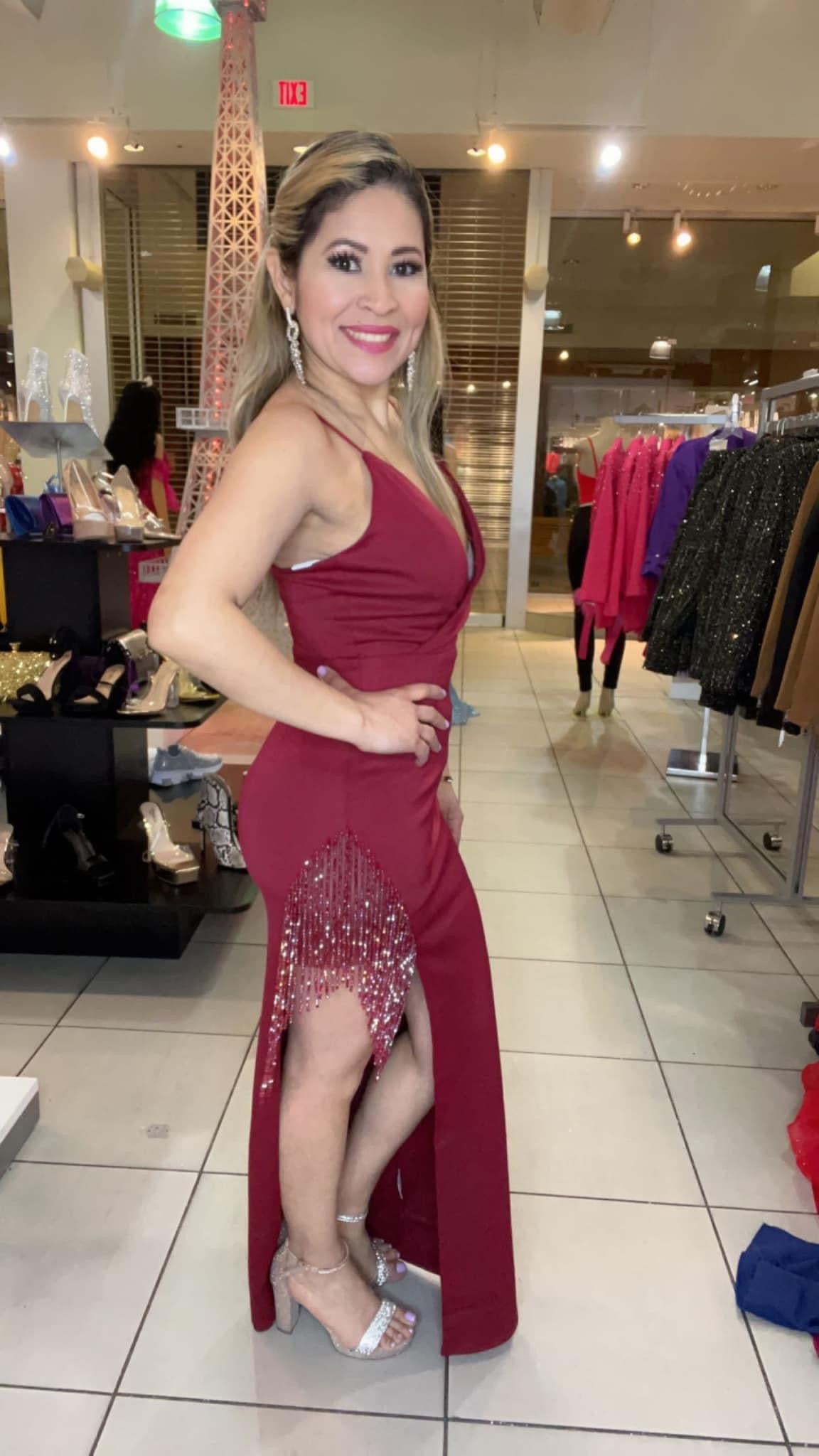 Vestido con Cadena en El Lado