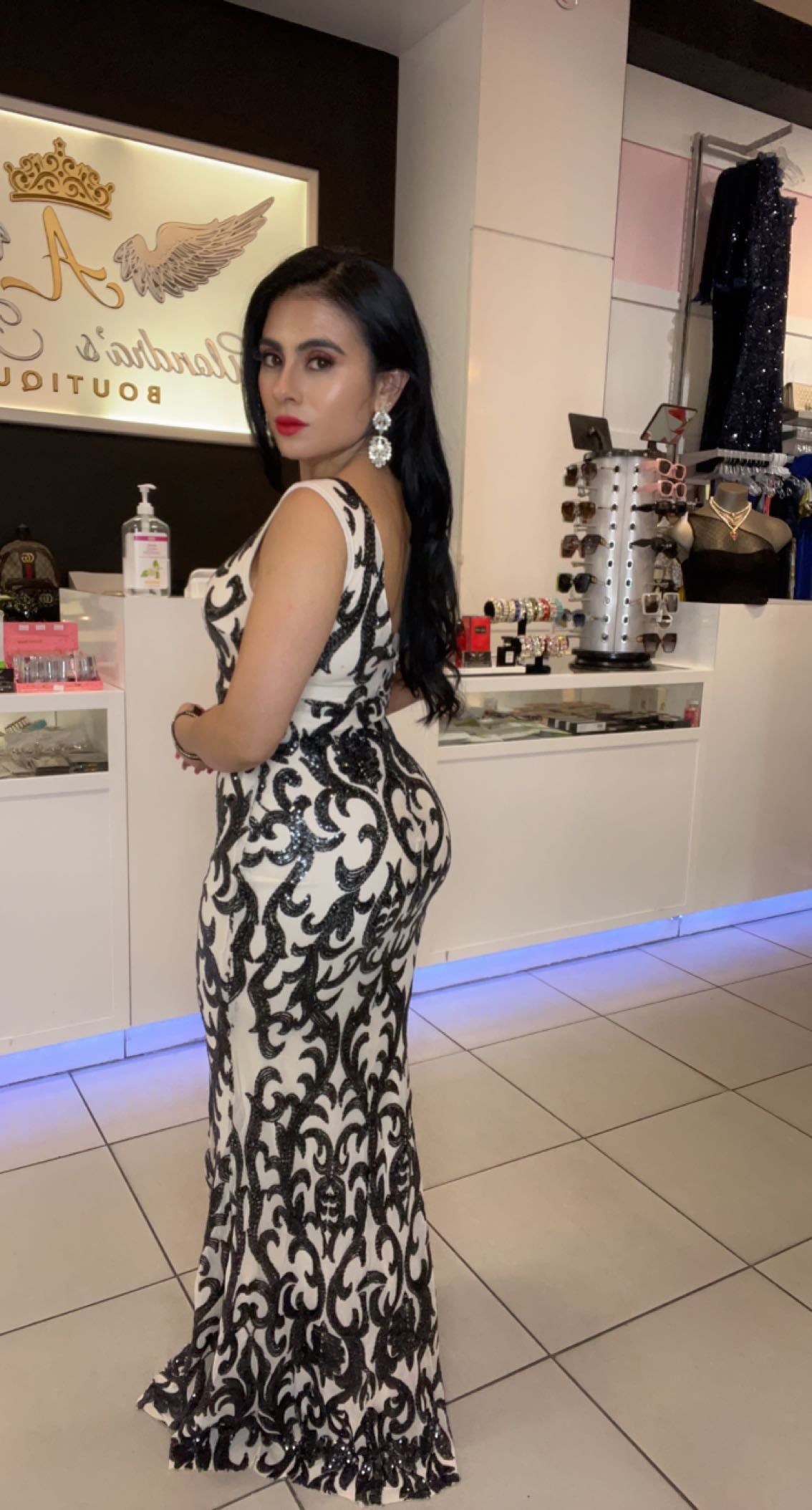 Vestido Beige con Lentejuelas Negras
