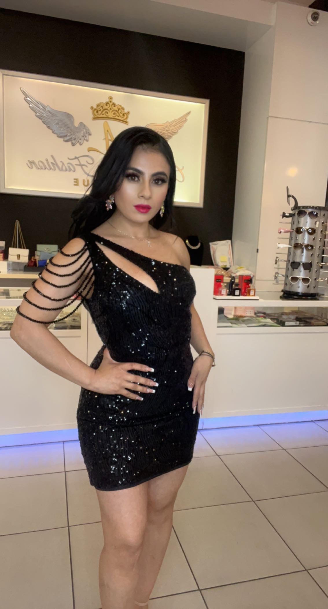 Vestido Corto con Cadenas en Hombro