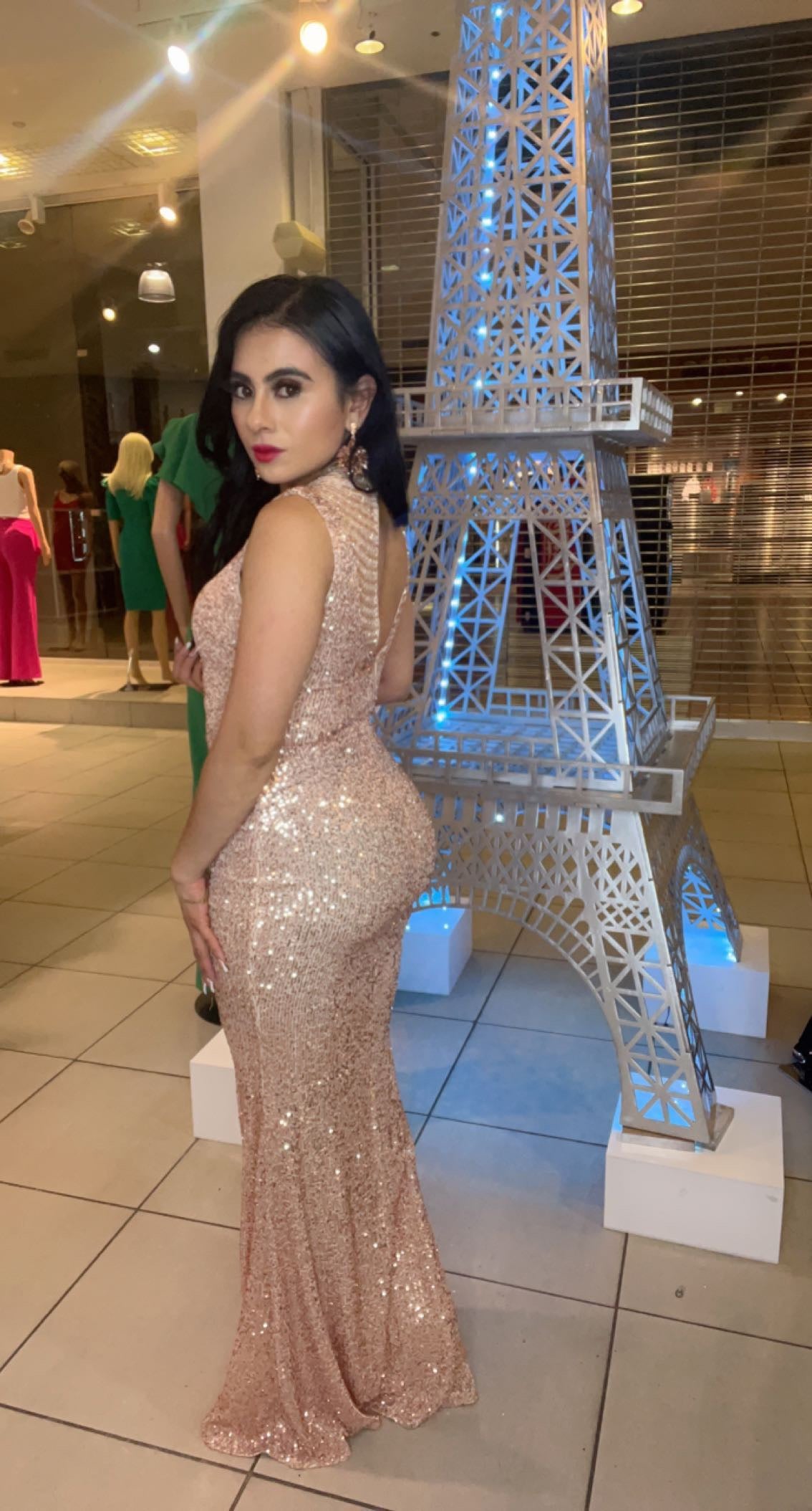 Vestido con Cuello Alto
