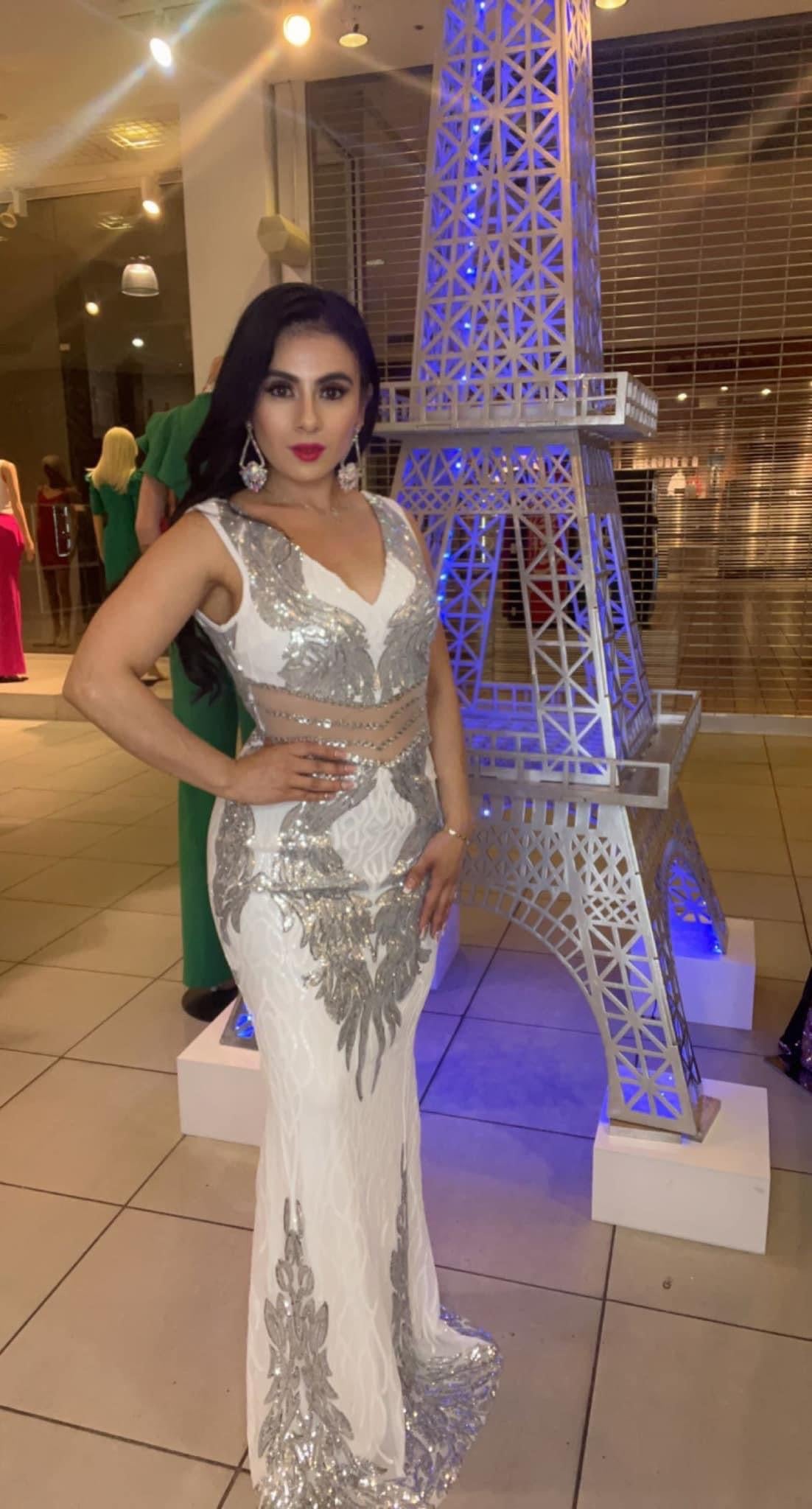 Vestido con Lentejuelas y Cintura Trasparente