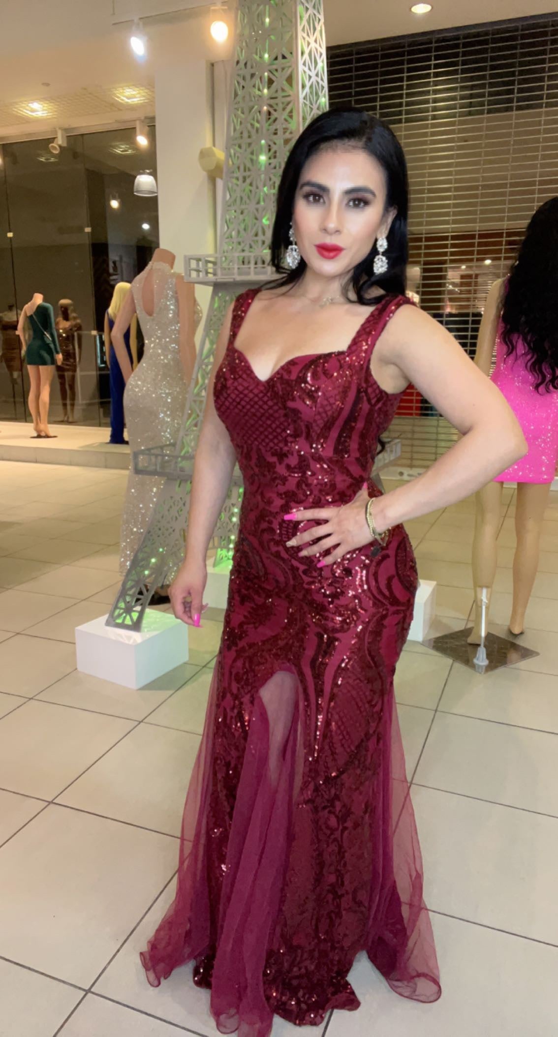Vestido con Velo en la Parte de Abajo