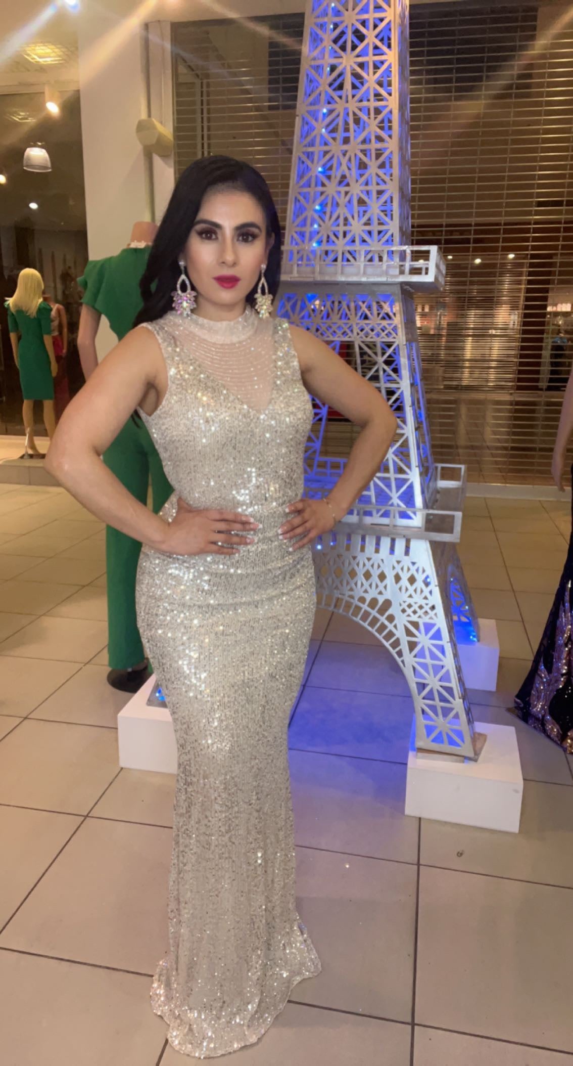Vestido con Cuello Alto