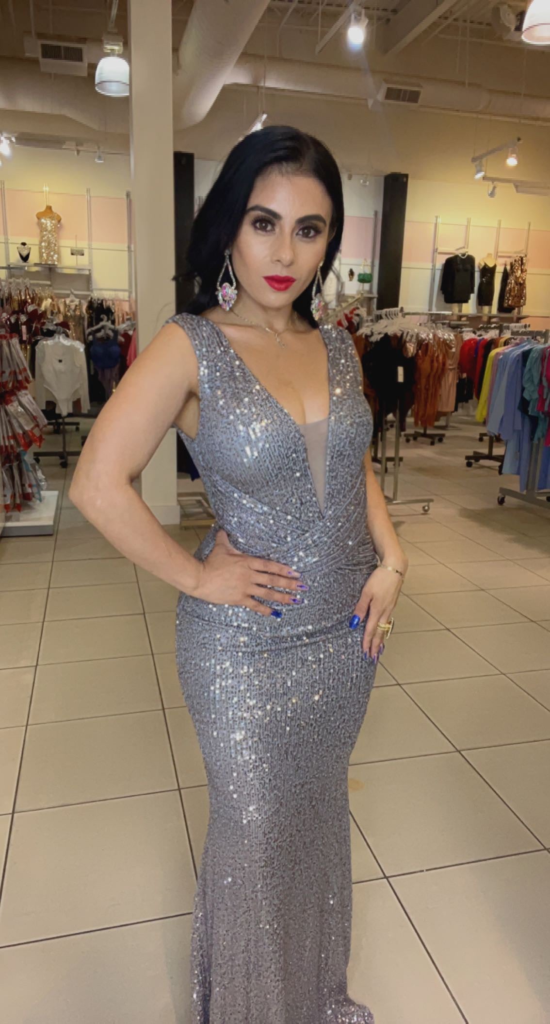 Vestido Gris Escorted Hasta Bajo