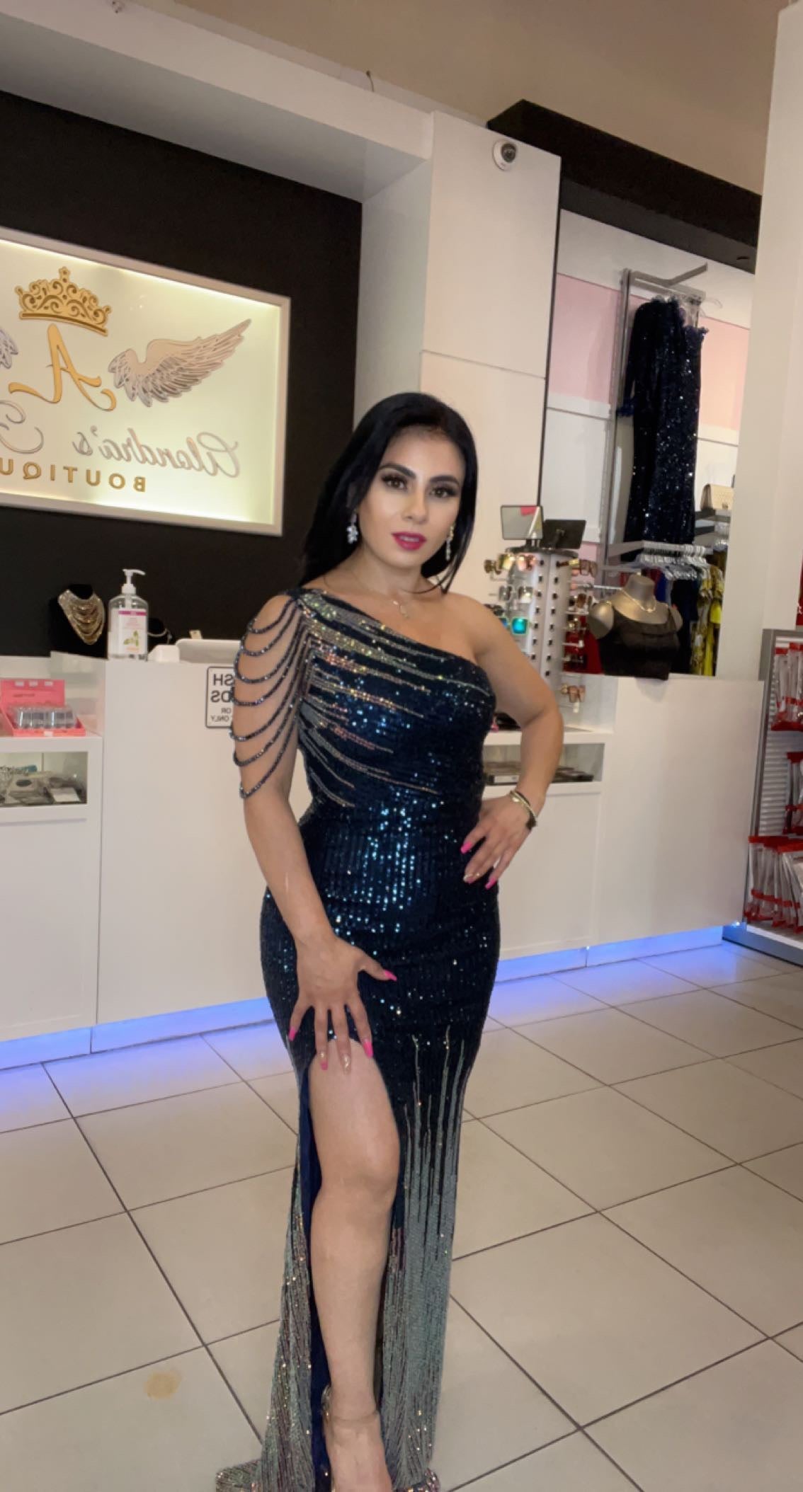 Vestido con Cadenas en Hombro