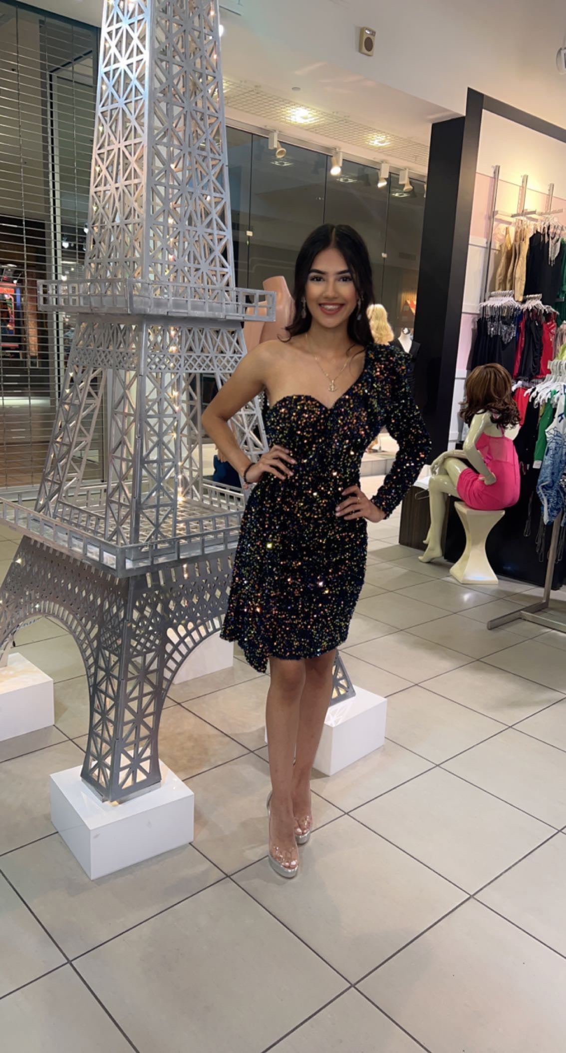 Vestido Corto con una Manga