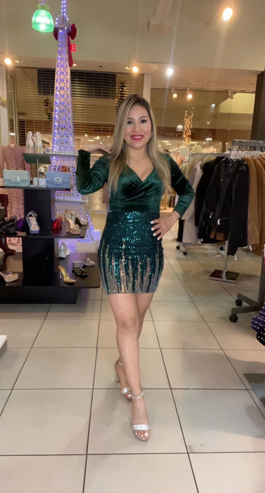 Vestido Corto con Mangas