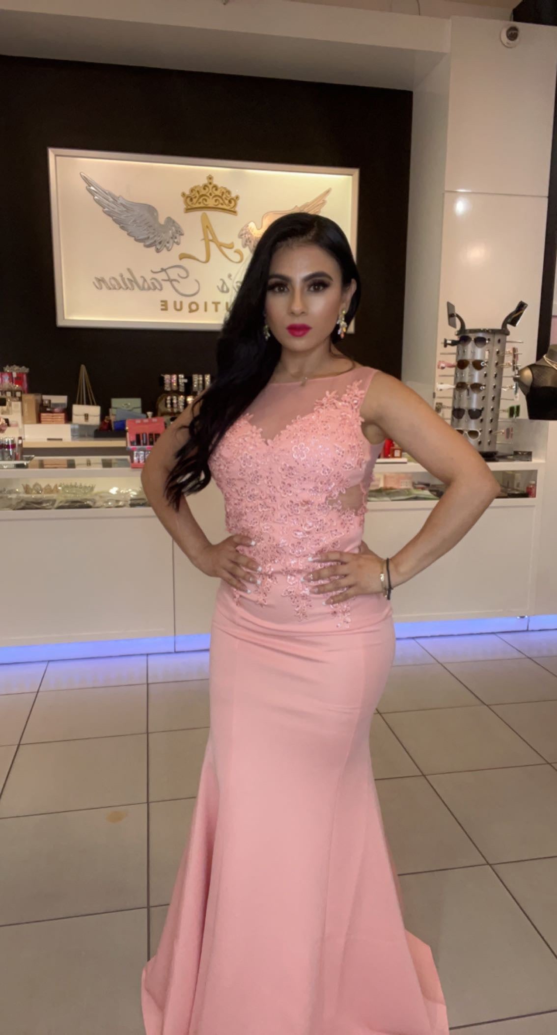 Vestido Rosa Cuello de Velo