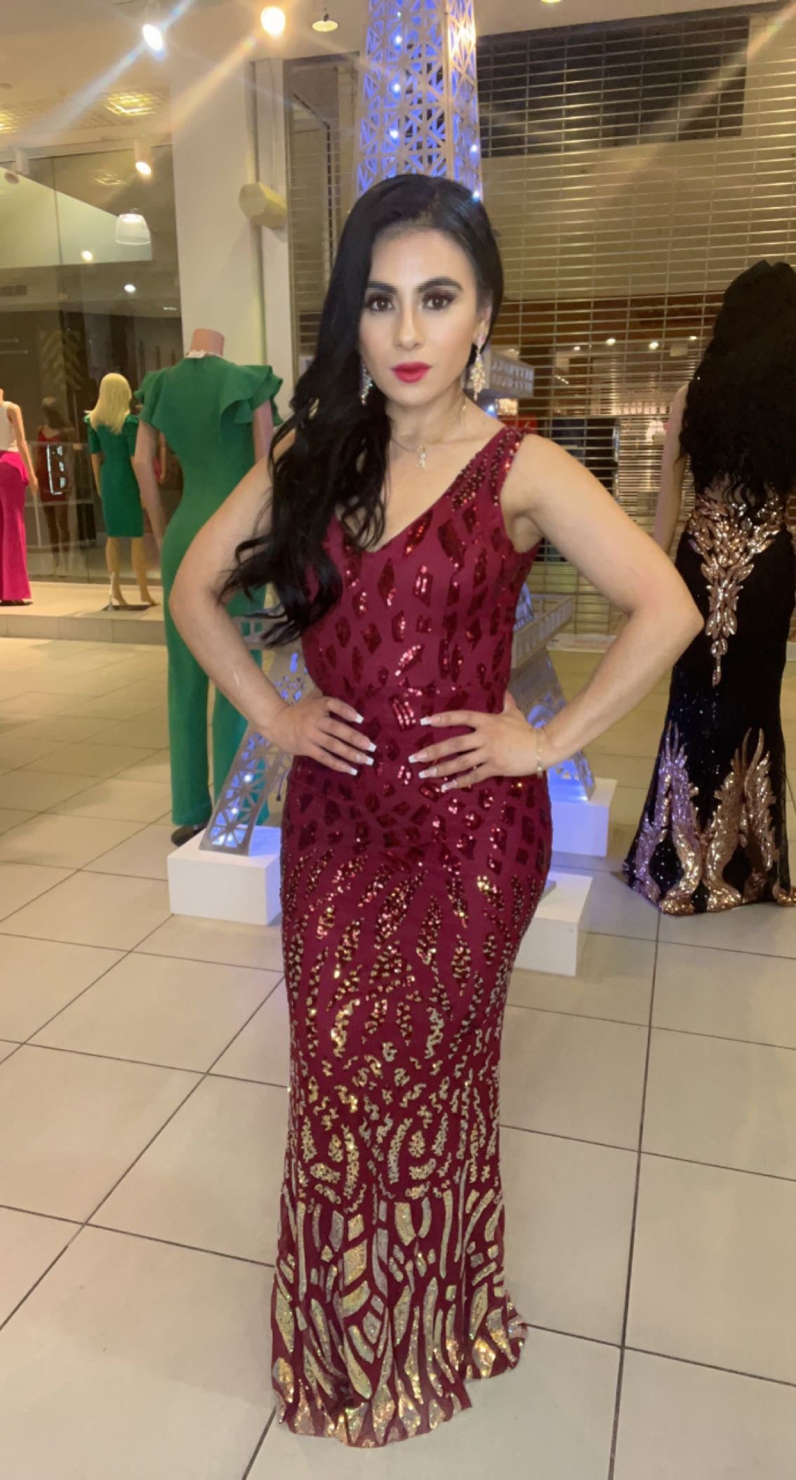 Vestido Guinda con Lentejuelas Doradas