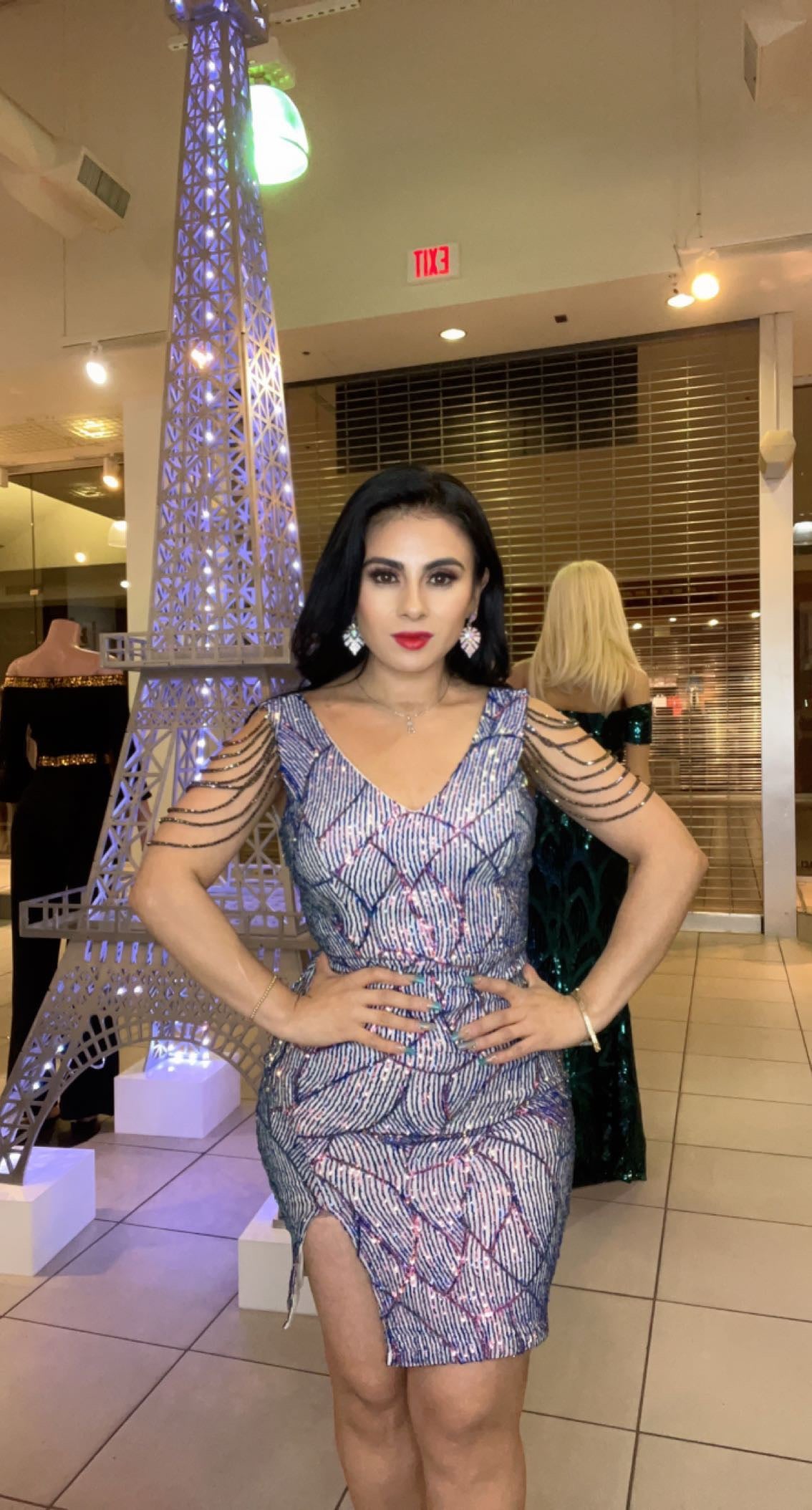 Vestido Corto con Cadenas en Hombros