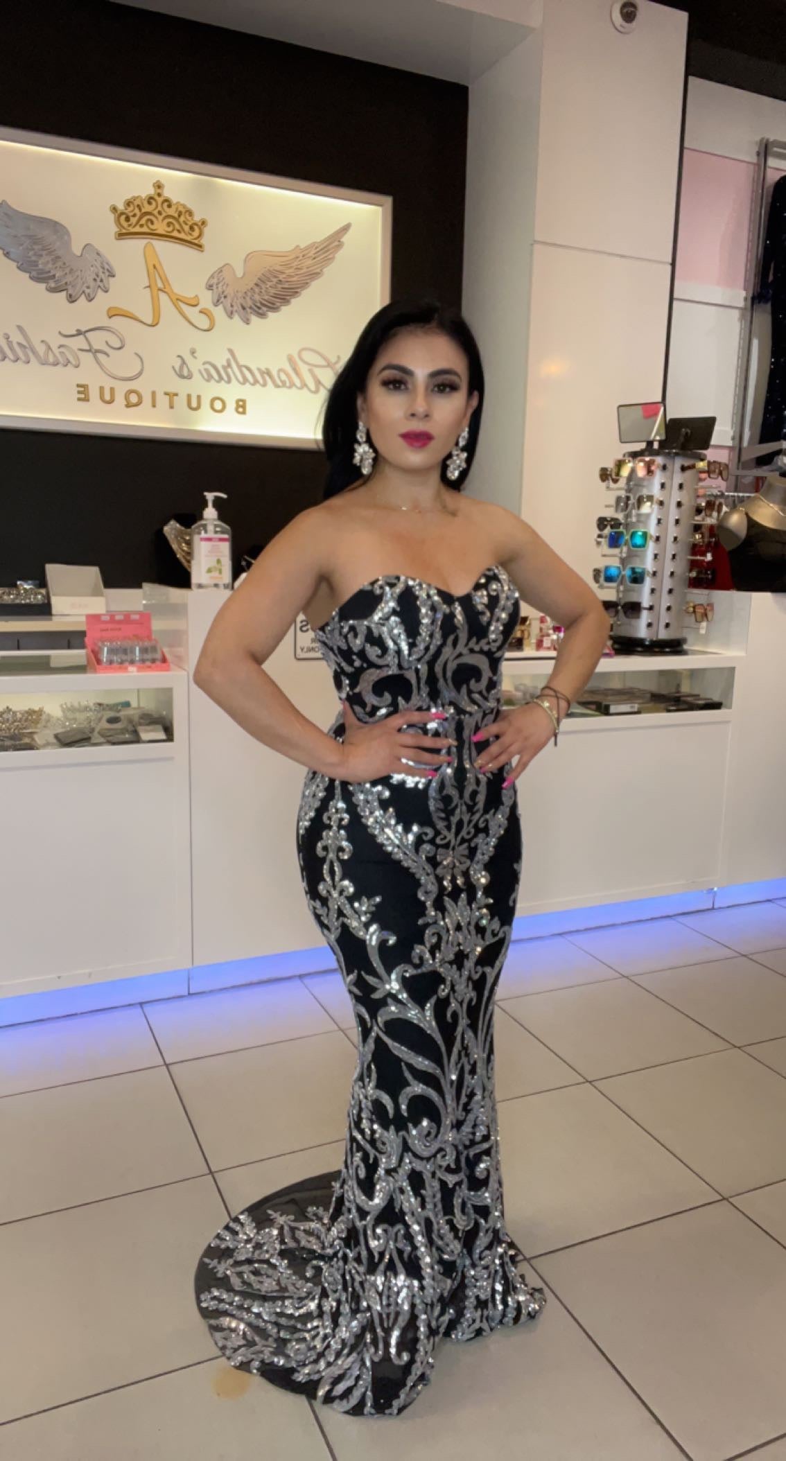 Vestido sin Tirantes Negro con Lentejuelas Plateadas