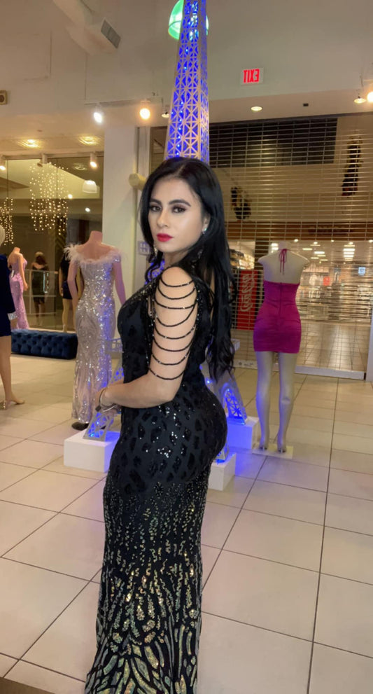 Vestido Negro con Cadenas en los Hombros